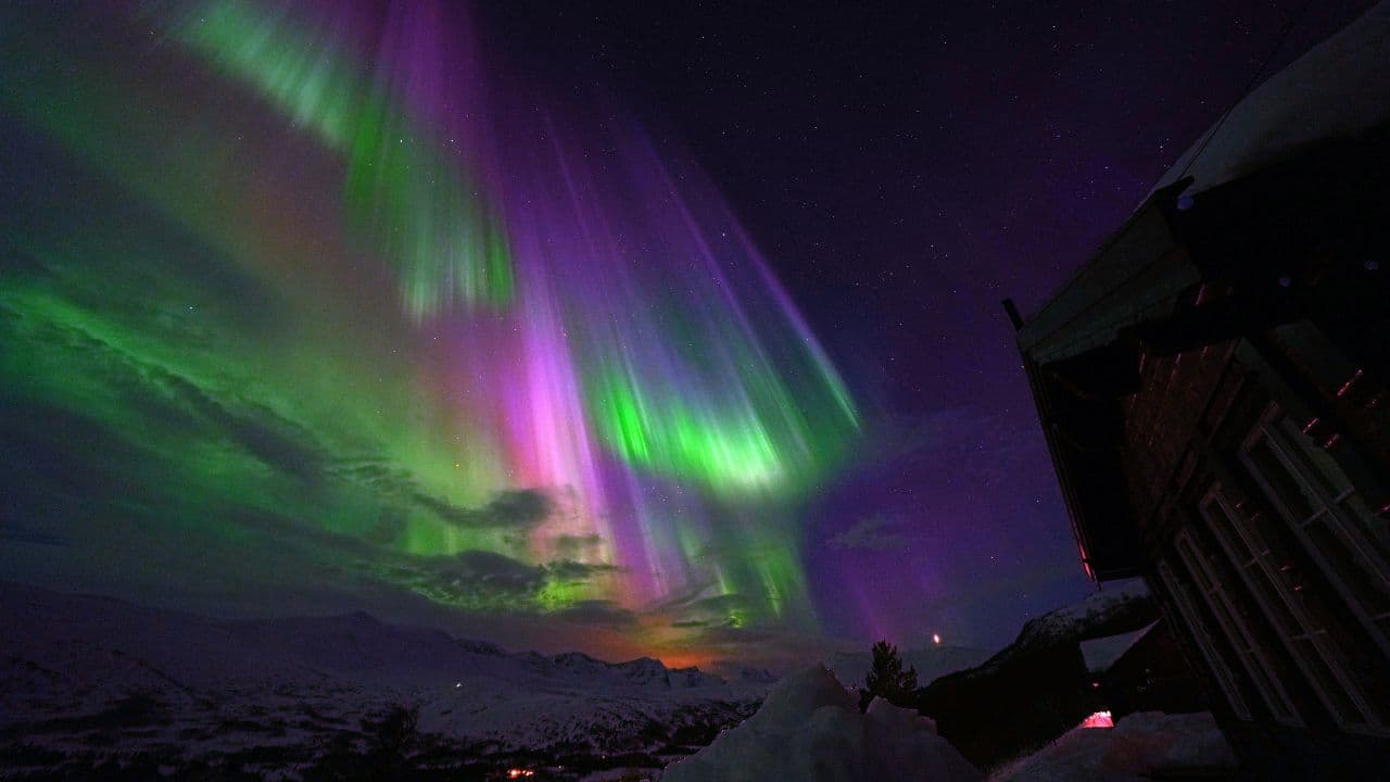 Watch the Northern Lights - Image 2