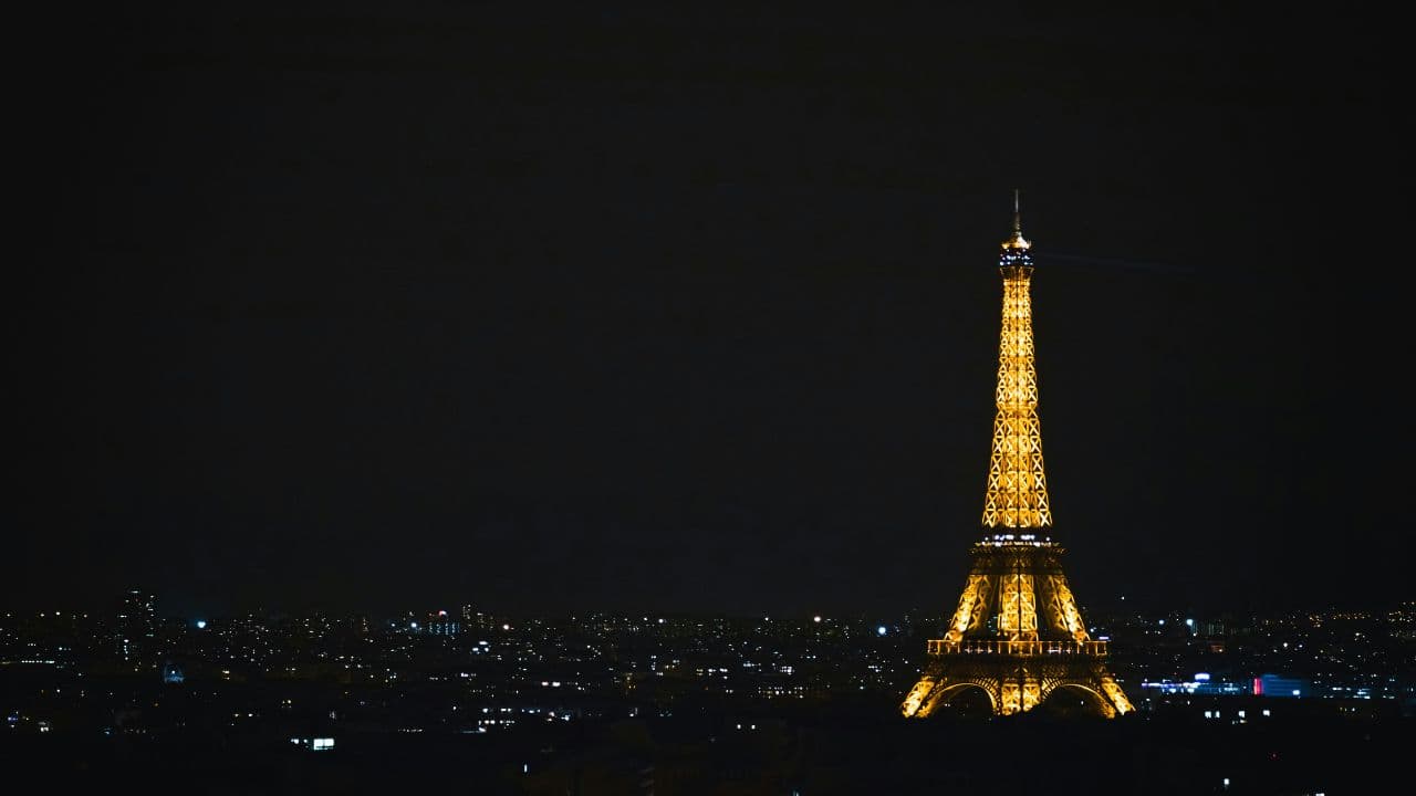 See the Eiffel Tower Sparkle
