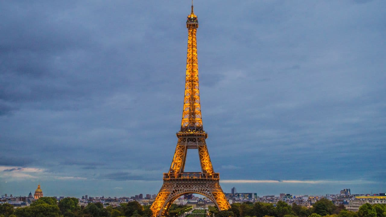 See the Eiffel Tower Sparkle - Image 2