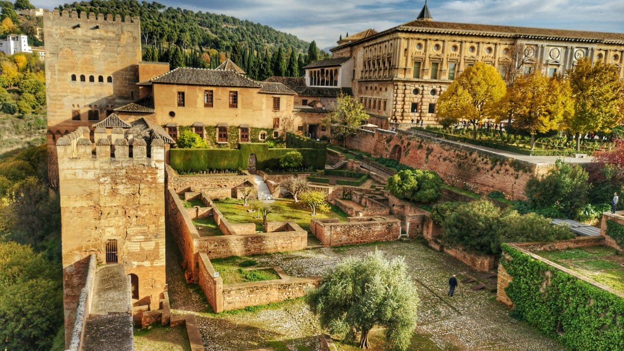 Tour the Alhambra - Image 2