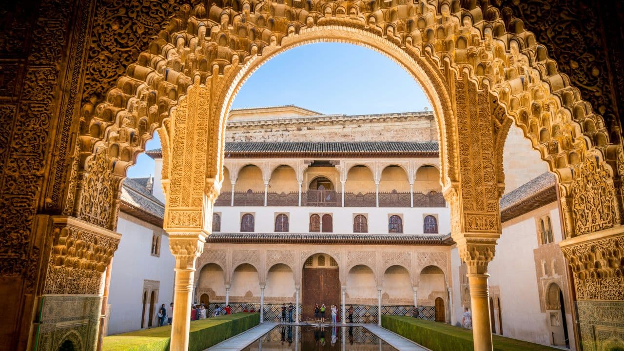 Tour the Alhambra - Image 3