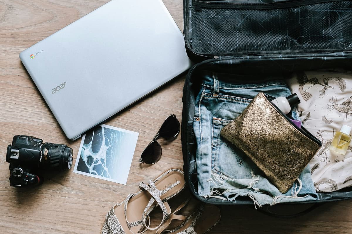The Ultimate Digital Nomad Packing List: Essentials for 2025