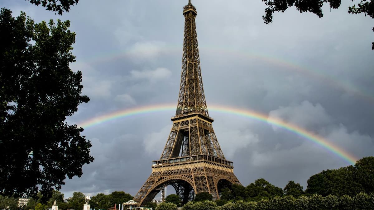 See the Eiffel Tower Sparkle - Image 3